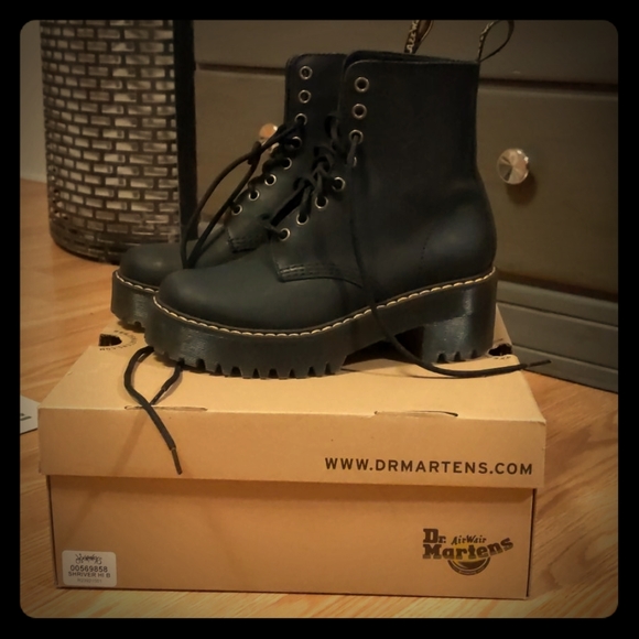 Dr. Martens Shoes - Like New Dr. Martins Shriver Hi